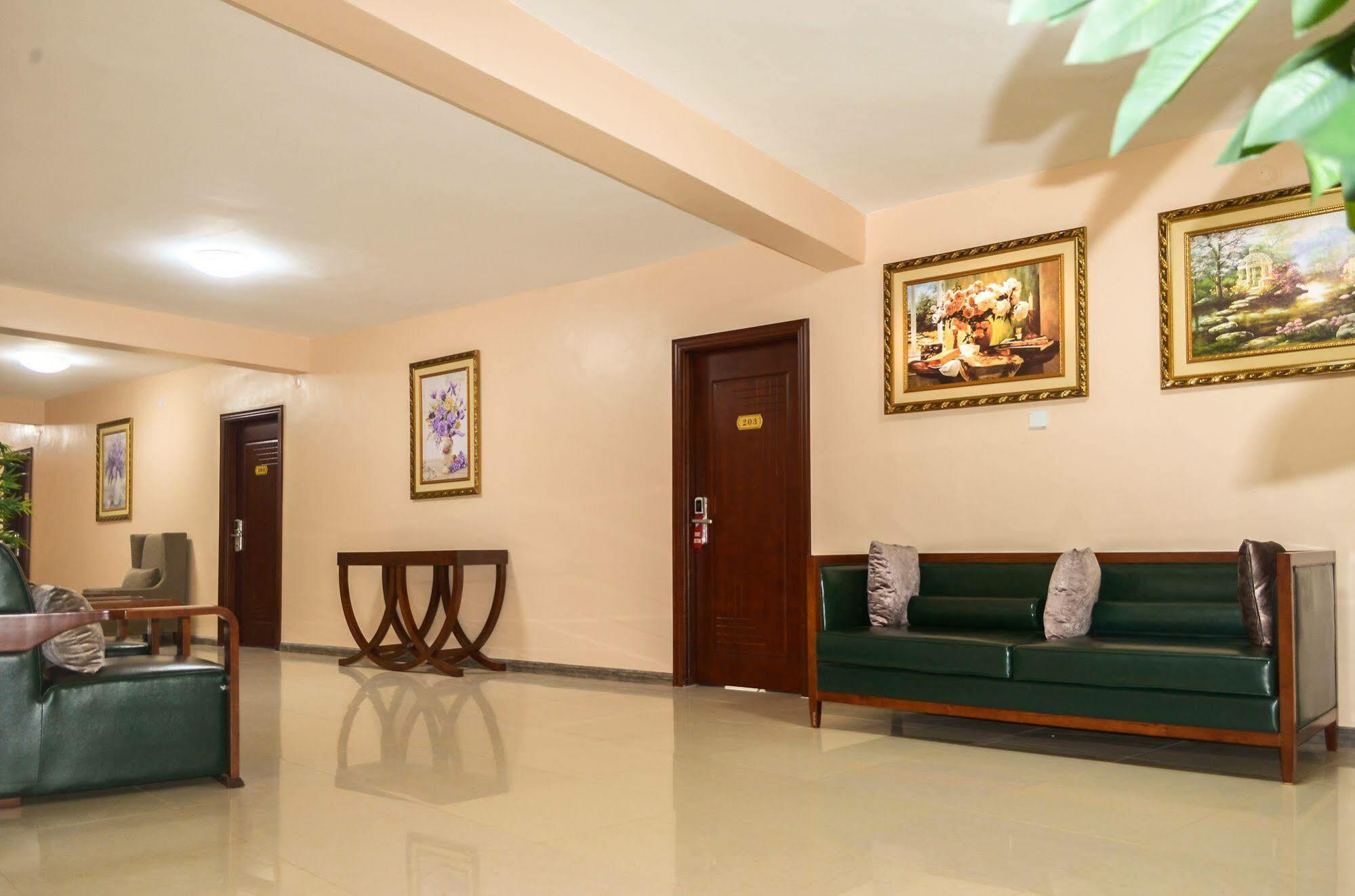 Hillside Plaza Hotel Kampala Exterior foto