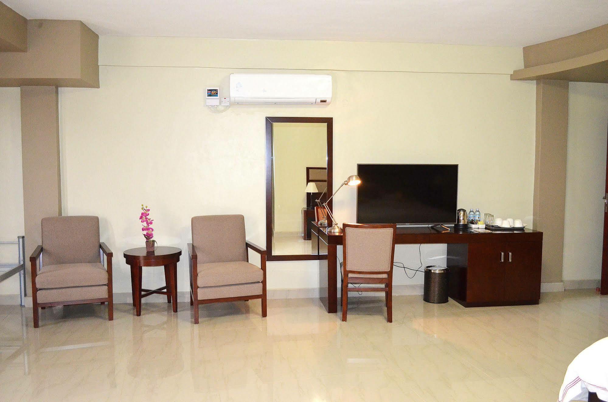 Hillside Plaza Hotel Kampala Exterior foto