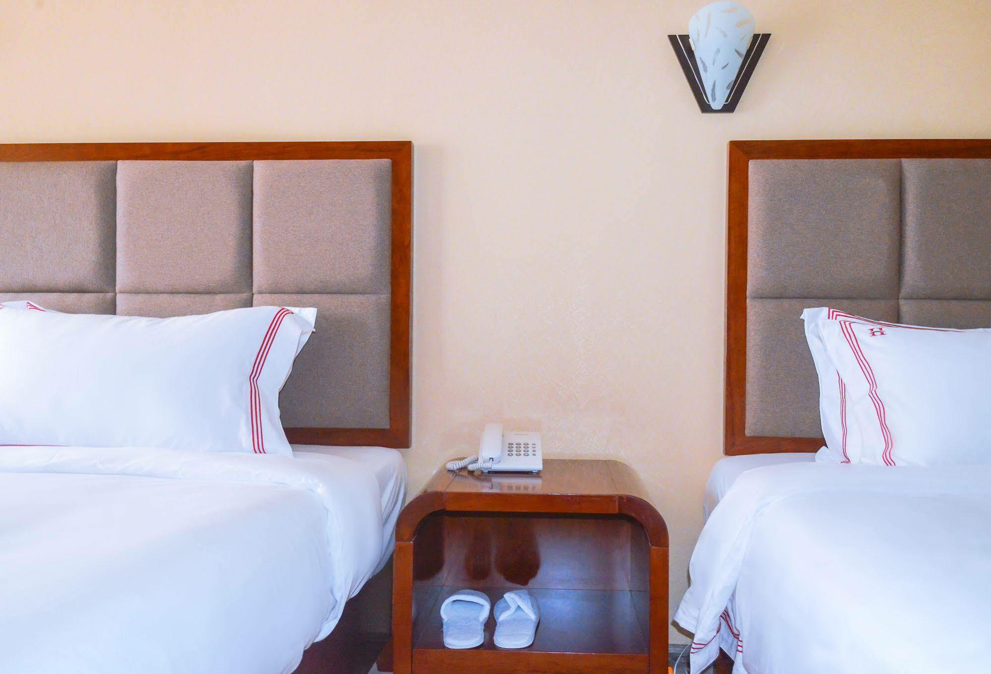 Hillside Plaza Hotel Kampala Exterior foto